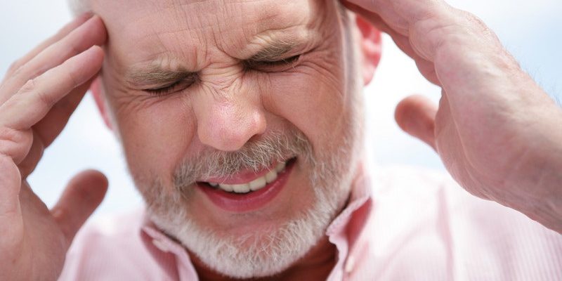 headache-man-senior-002